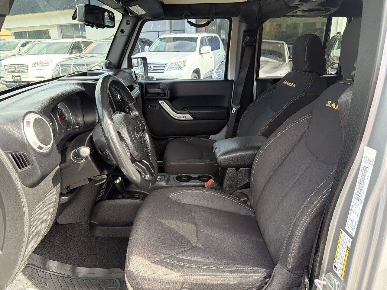 Used 2013 Jeep Wrangler Unlimited Sahara w/ Connectivity Group AWD/4WD image 33