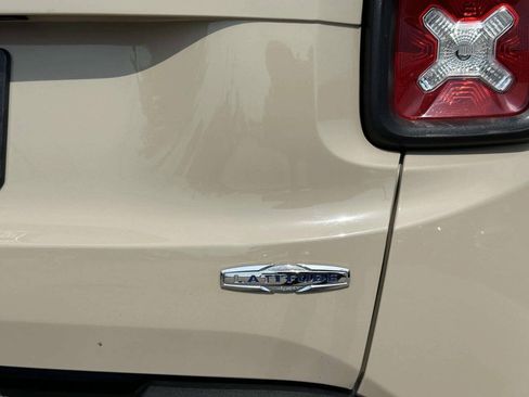 Used 2015 Jeep Renegade Latitude AWD/4WD image 42