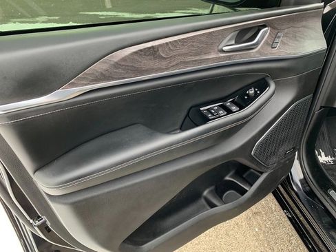 Used 2023 Jeep Grand Cherokee Overland w/ MOPAR Finishing Package image 20