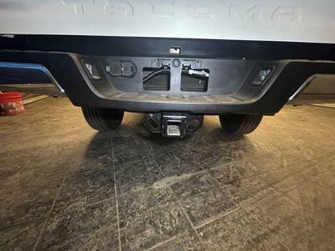 Certified 2023 Toyota Tacoma SR5 AWD/4WD image 18