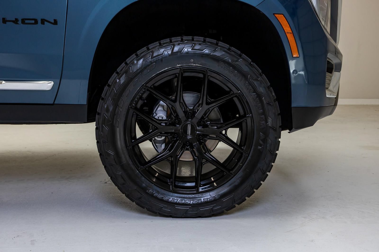 Used 2025 GMC Yukon Elevation AWD/4WD image 12