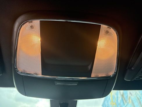 Used 2022 Dodge Charger SXT image 16