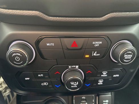 Used 2021 Jeep Renegade Sport image 3