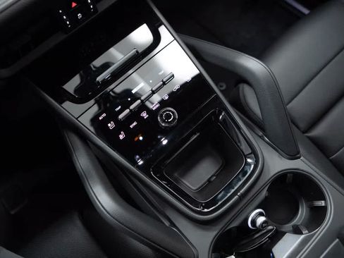 Certified 2026 Porsche Cayenne AWD/4WD image 28