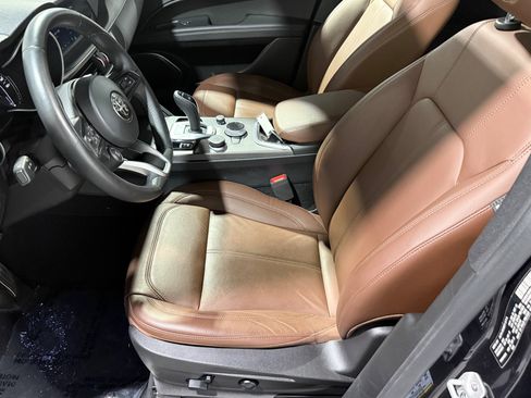 Used 2023 Alfa Romeo Stelvio Ti AWD/4WD image 18