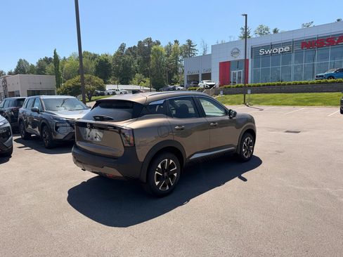 New 2026 Nissan Kicks SV w/ SV Premium Package AWD/4WD image 4