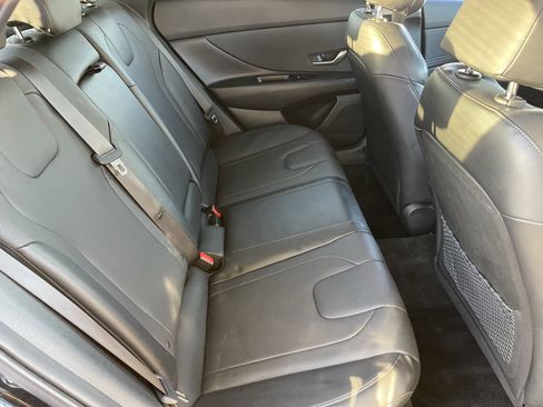 Used 2023 Hyundai Elantra Limited FWD image 15