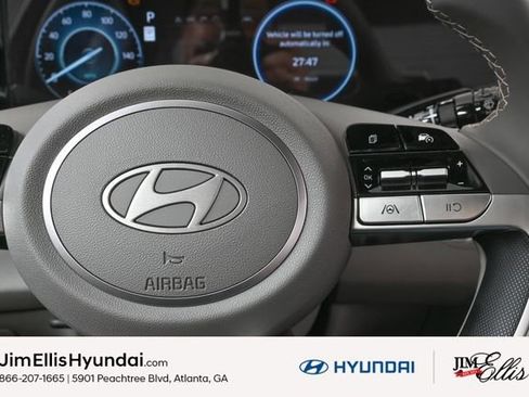 Certified 2025 Hyundai Elantra SEL image 21