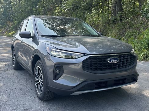 New 2025 Ford Escape SE image 13