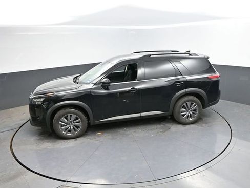Used 2025 Nissan Pathfinder SV FWD image 45