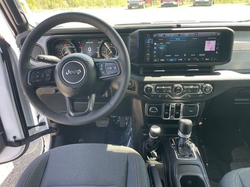 Used 2025 Jeep Wrangler Unlimited Sport AWD/4WD image 4