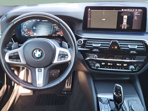 Used 2022 BMW M550i xDrive w/ Shadowloine Package AWD/4WD image 23