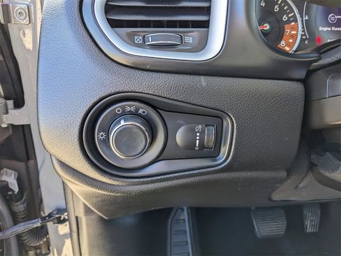Used 2021 Jeep Renegade Sport image 30