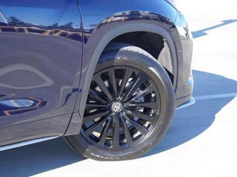 Used 2024 Toyota Highlander XSE image 8