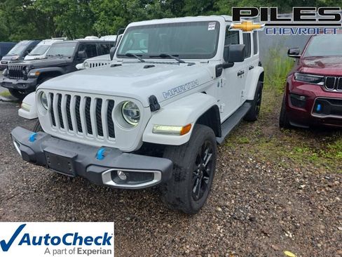 Used 2022 Jeep Wrangler Unlimited Sahara w/ Cold Weather Group AWD/4WD image 1