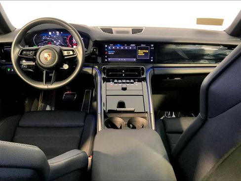 Certified 2025 Porsche Panamera 4 image 14