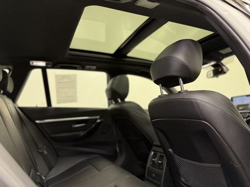 Used 2018 BMW 330i xDrive Wagon AWD/4WD image 18