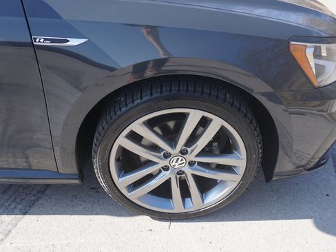 Used 2018 Volkswagen Passat 2.0T R-Line image 11