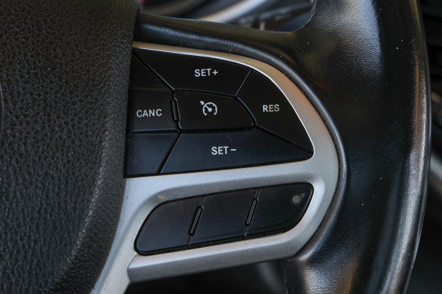 Used 2018 Jeep Cherokee Latitude Plus w/ Comfort/Convenience Group FWD image 22