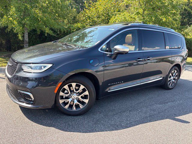Used 2021 Chrysler Pacifica Pinnacle FWD image 1
