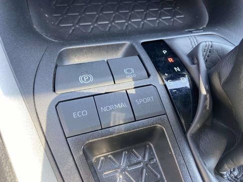 Used 2025 Toyota RAV4 XLE w/ Convenience Package FWD image 25
