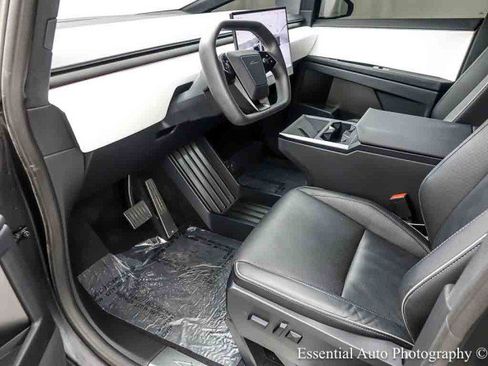 Used 2024 Tesla Cybertruck AWD Crew Cab image 13
