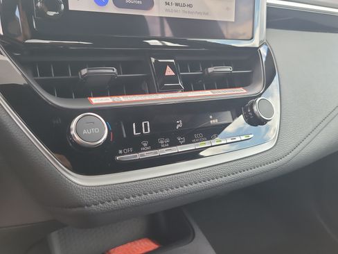 Used 2025 Toyota Corolla SE FWD image 23