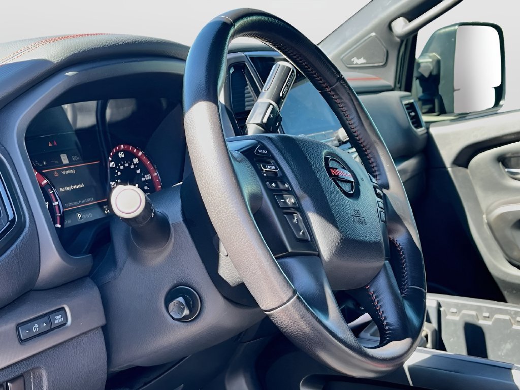 Used 2020 Nissan Titan PRO-4X w/ Pro-4x Convenience Package AWD/4WD image 9