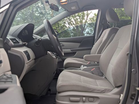 Used 2014 Honda Odyssey EX image 10
