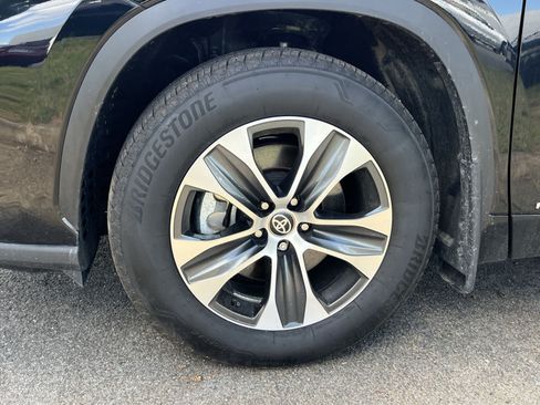 Used 2026 Toyota Highlander XLE w/ Protection Package #3 (TMS) AWD/4WD image 10
