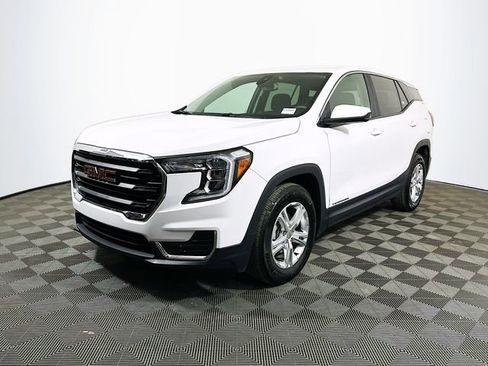 Used 2024 GMC Terrain SLE image 4