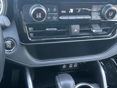 Used 2023 Toyota Highlander LE image 17