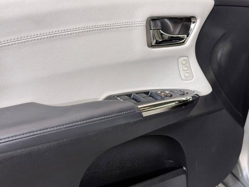 Used 2016 Toyota Avalon XLE Premium image 13