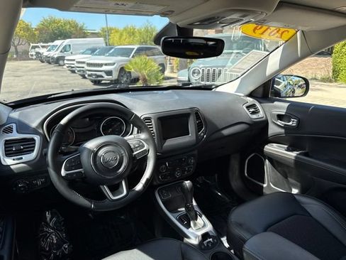 Used 2019 Jeep Compass Latitude FWD image 14