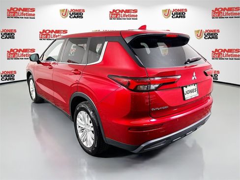 Used 2022 Mitsubishi Outlander ES image 2