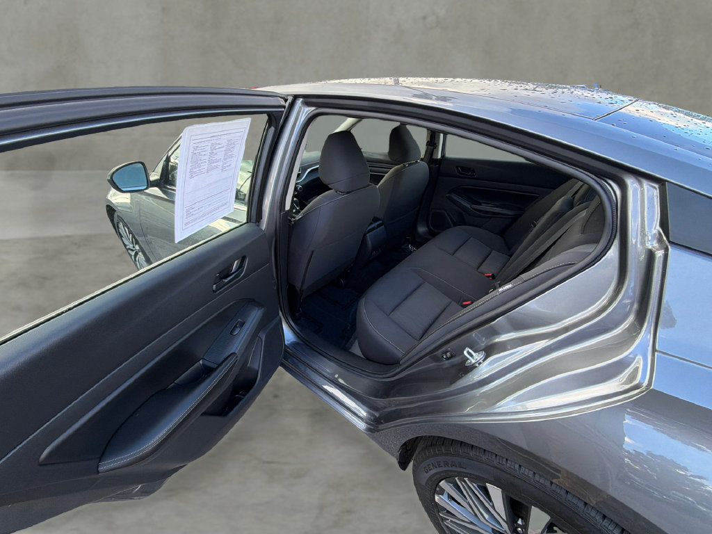 Used 2024 Nissan Altima 2.5 SV FWD image 11