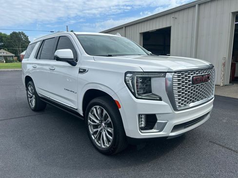 Used 2021 GMC Yukon Denali w/ Denali Premium Package AWD/4WD image 3