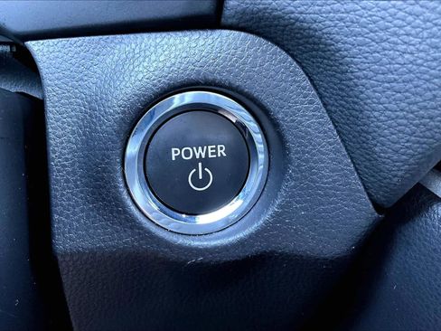 Used 2025 Toyota RAV4 XLE AWD/4WD image 33