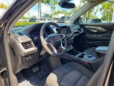 Used 2022 GMC Terrain SLE w/ Driver Convenience Package FWD image 9