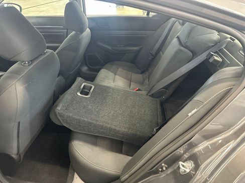Used 2025 Nissan Altima 2.5 SV AWD/4WD image 18