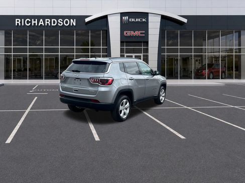 Used 2020 Jeep Compass Latitude w/ Cold Weather Group AWD/4WD image 5