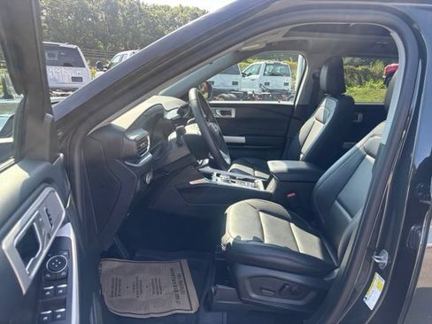 Used 2024 Ford Explorer XLT w/ Equipment Group 202A AWD/4WD image 14