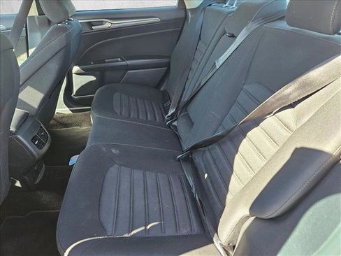 Used 2017 Ford Fusion SE w/ Fusion SE Technology Package image 8