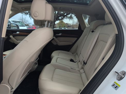 Used 2021 Audi Q5 Premium image 22