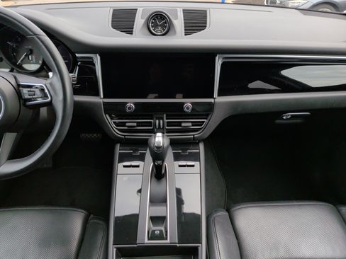 Used 2024 Porsche Macan image 32