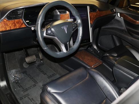 Used 2020 Tesla Model X image 81