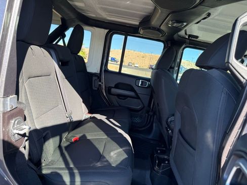 Used 2020 Jeep Wrangler Unlimited Sahara image 16