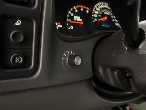 Used 2005 Chevrolet Silverado 2500 LS w/ Heavy-Duty Power Package image 21