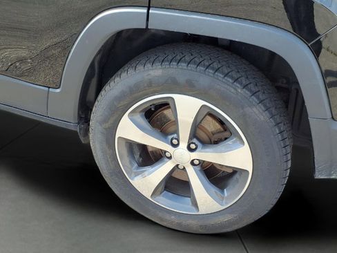 Used 2019 Jeep Cherokee Limited w/ Luxury Group image 20