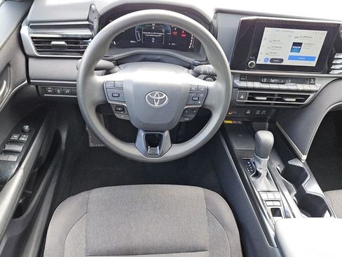 Used 2025 Toyota Camry LE image 5